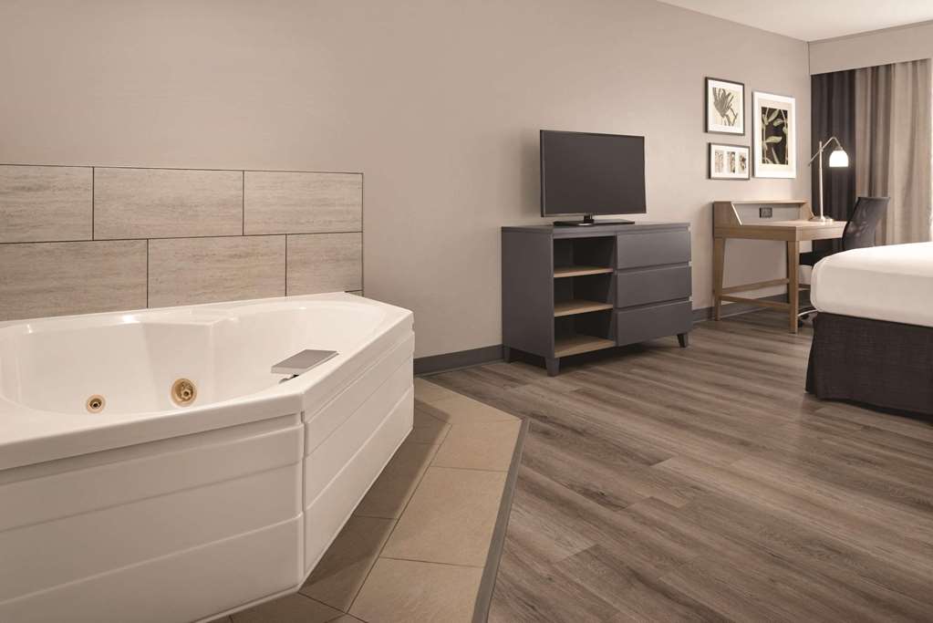 Country Inn & Suites by Radisson Waterloo IA - photo 18