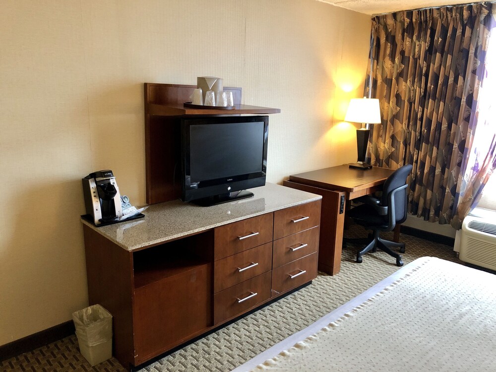 E Hotel Banquet & Conference Center - photo 17