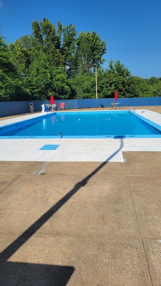 AmeriVu Inn & Suites Gilbertsville - photo 20