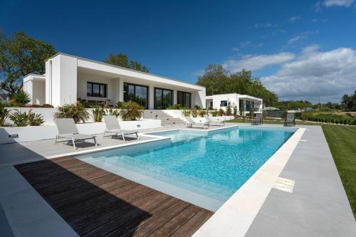 Villa Serenity Between golf and the sea — 4-Star Luxury Hotel in Foz Do Arelho, Portugal