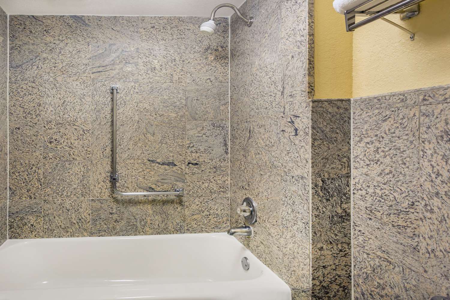 Days Inn by Wyndham Asheville Mall - photo 18