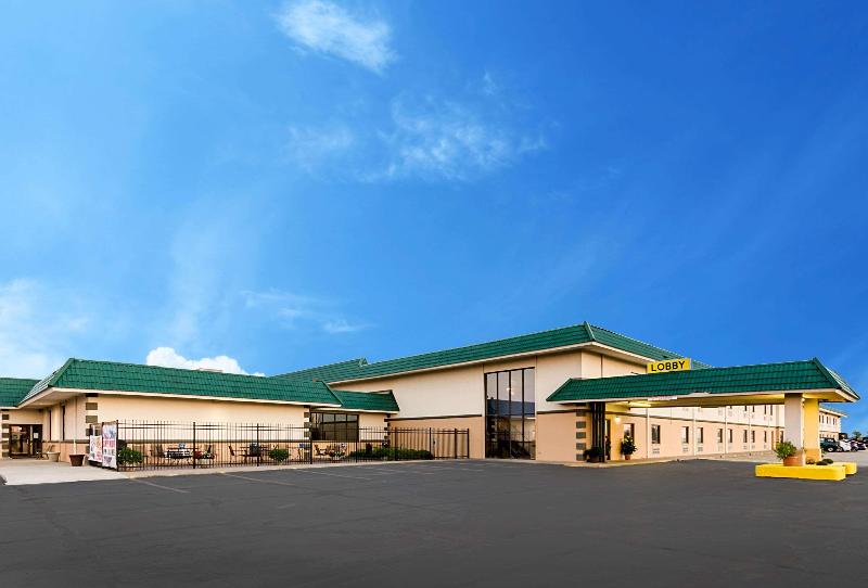 Quality Inn & Suites Salina West - photo 3
