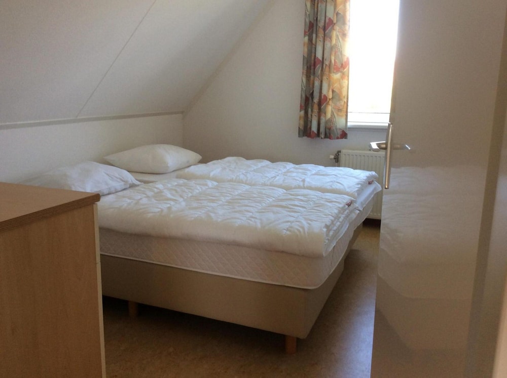 Bungalow for 6 people near beach — 4-Star Luxury Hotel in Schagen, Netherlands