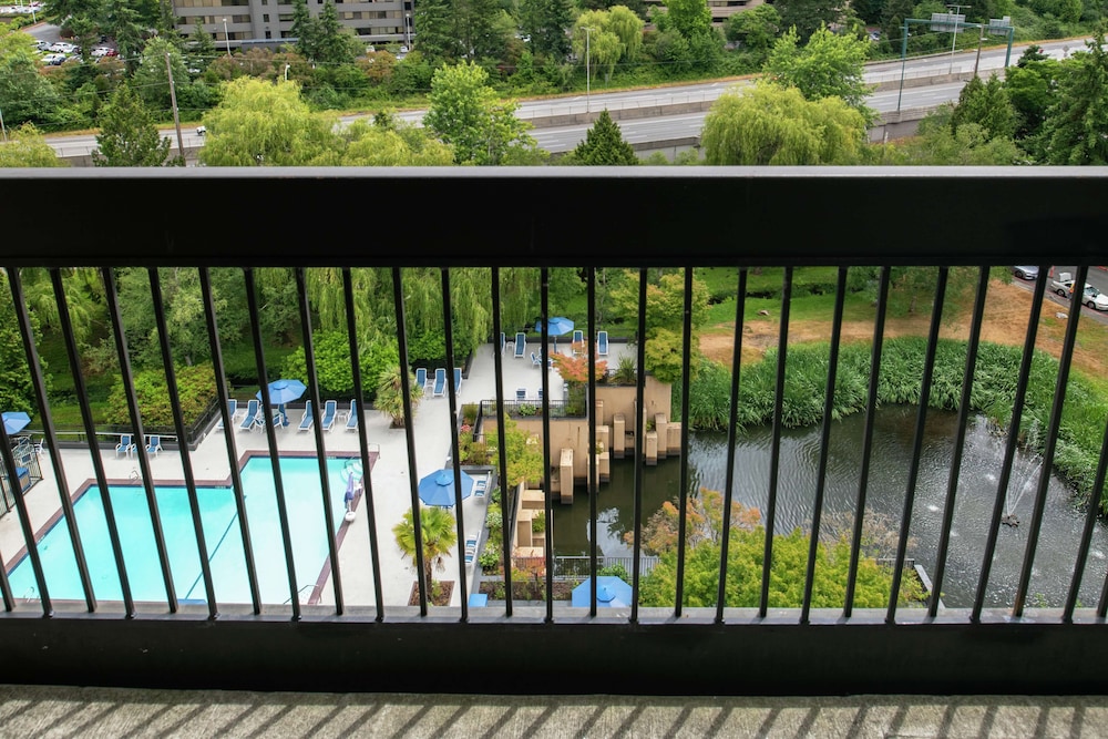 Hilton Bellevue - photo 24