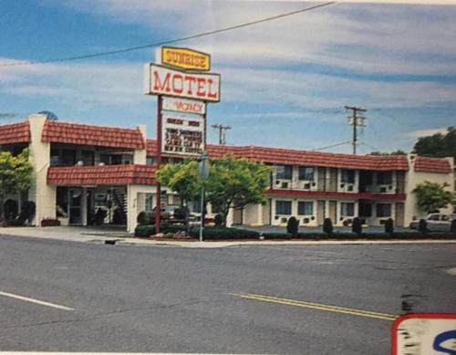 Sunrise Motel — Sparks