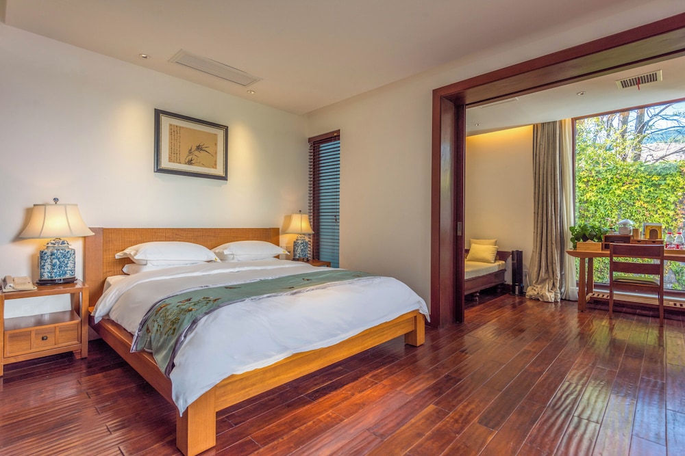 Leliving Butterfly Resort Lijiang in Lijiang, People's Republic of China