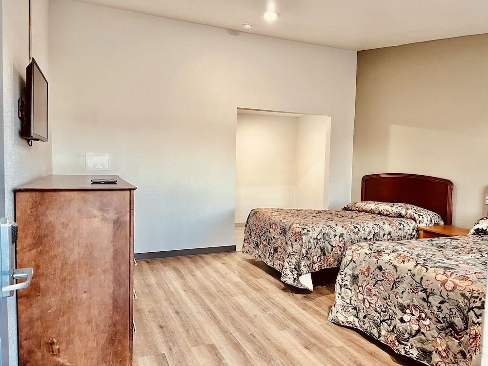 The Express Inn - photo 4