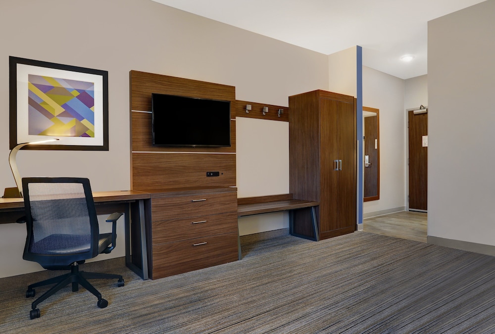 Holiday Inn Express & Suites Lenexa Overland Park Area by IHG - photo 19