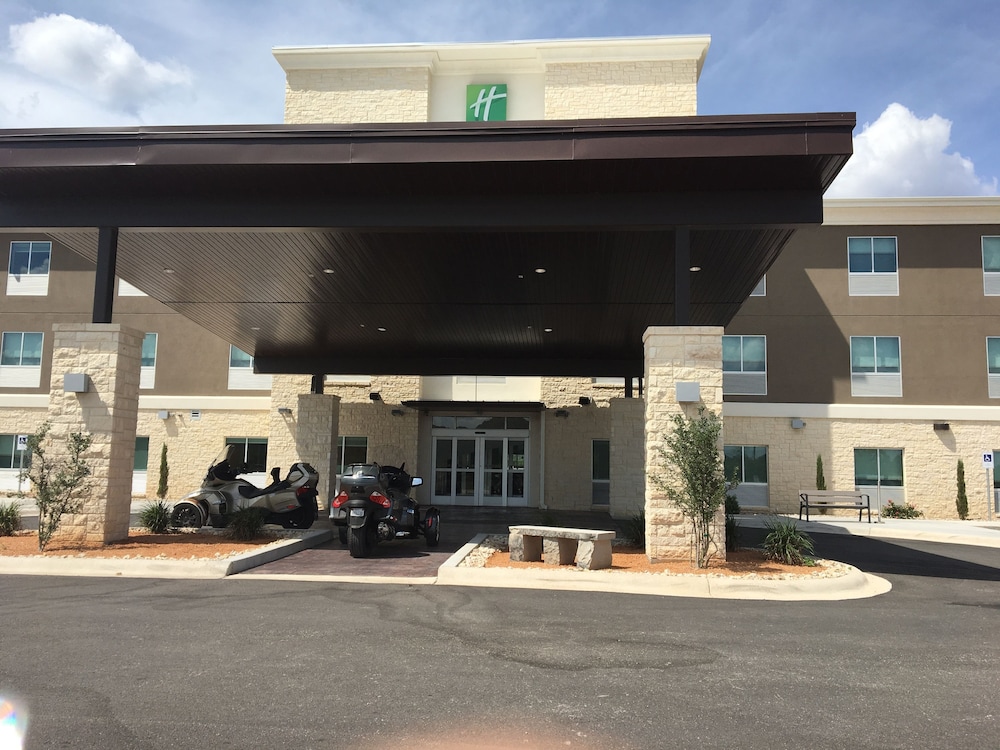 Holiday Inn Express & Suites Junction by IHG - photo 60
