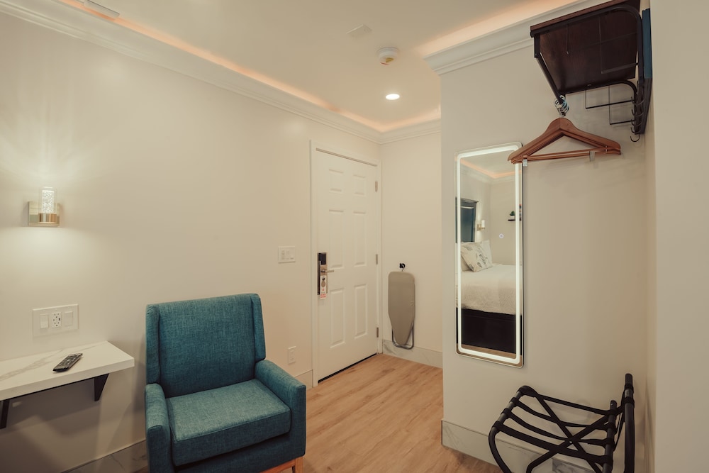 Blufftop Inn & Suites - photo 50