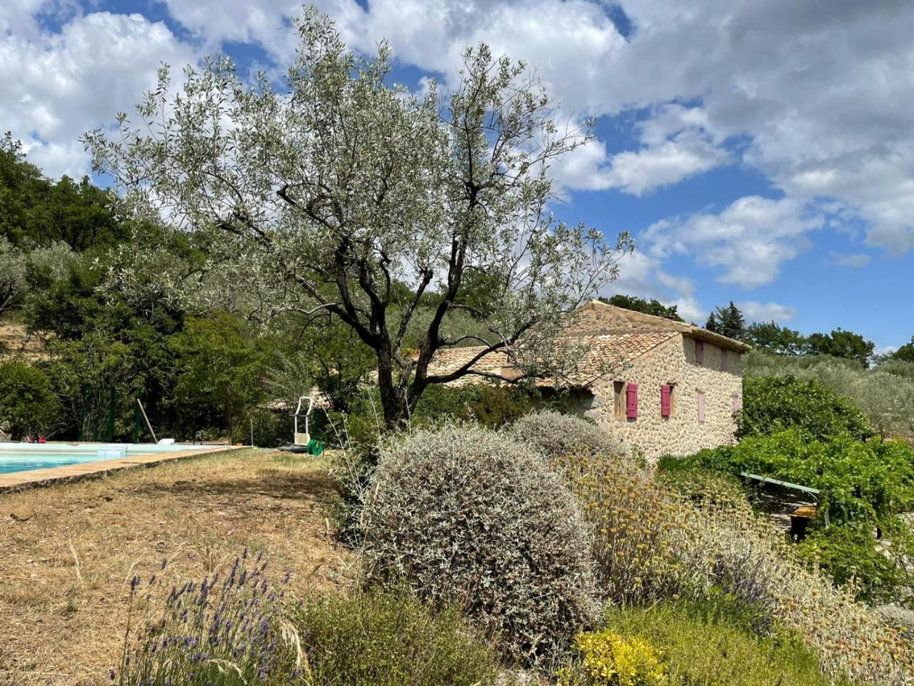 Secluded House with Amazing View And Swimming Pool — 4-Star Luxury Hotel in Buis-Les-Baronnies, France