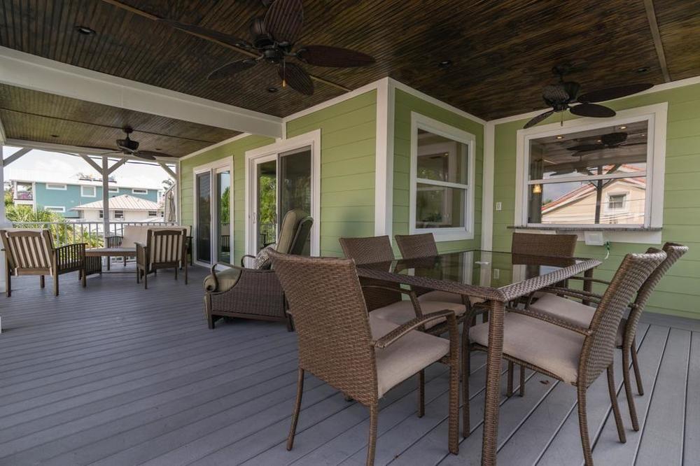 Bliss & Tonic Down in Bradenton Beach, United States