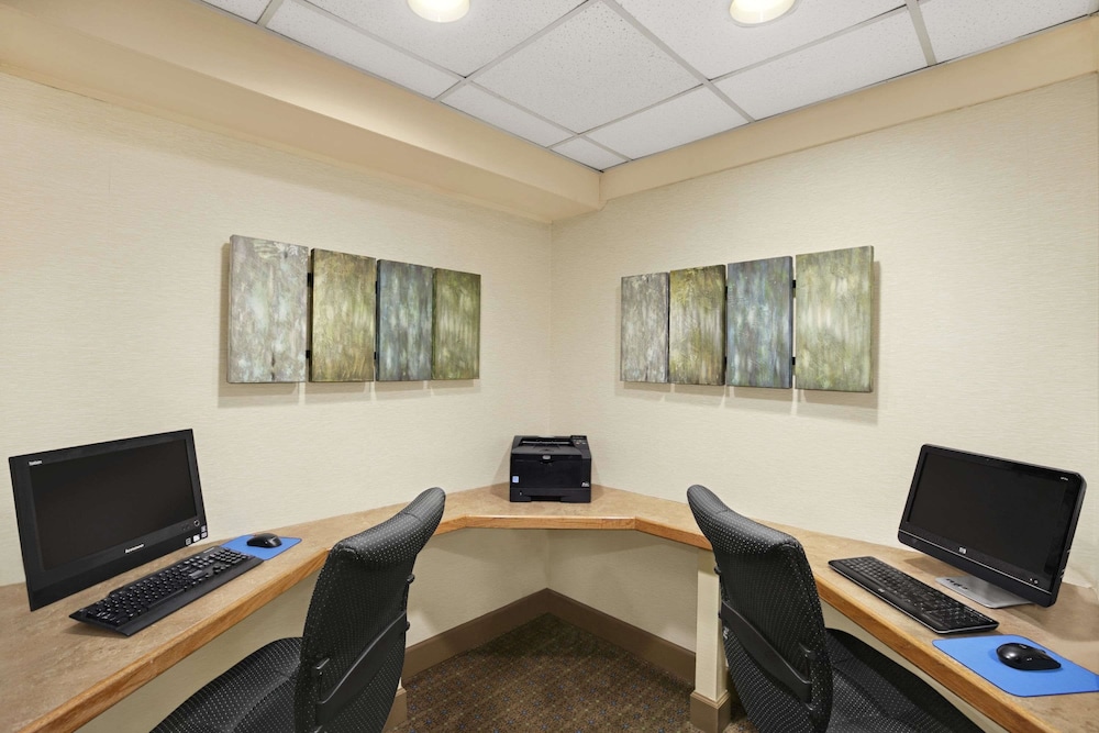 Days Inn by Wyndham Penn State - photo 11