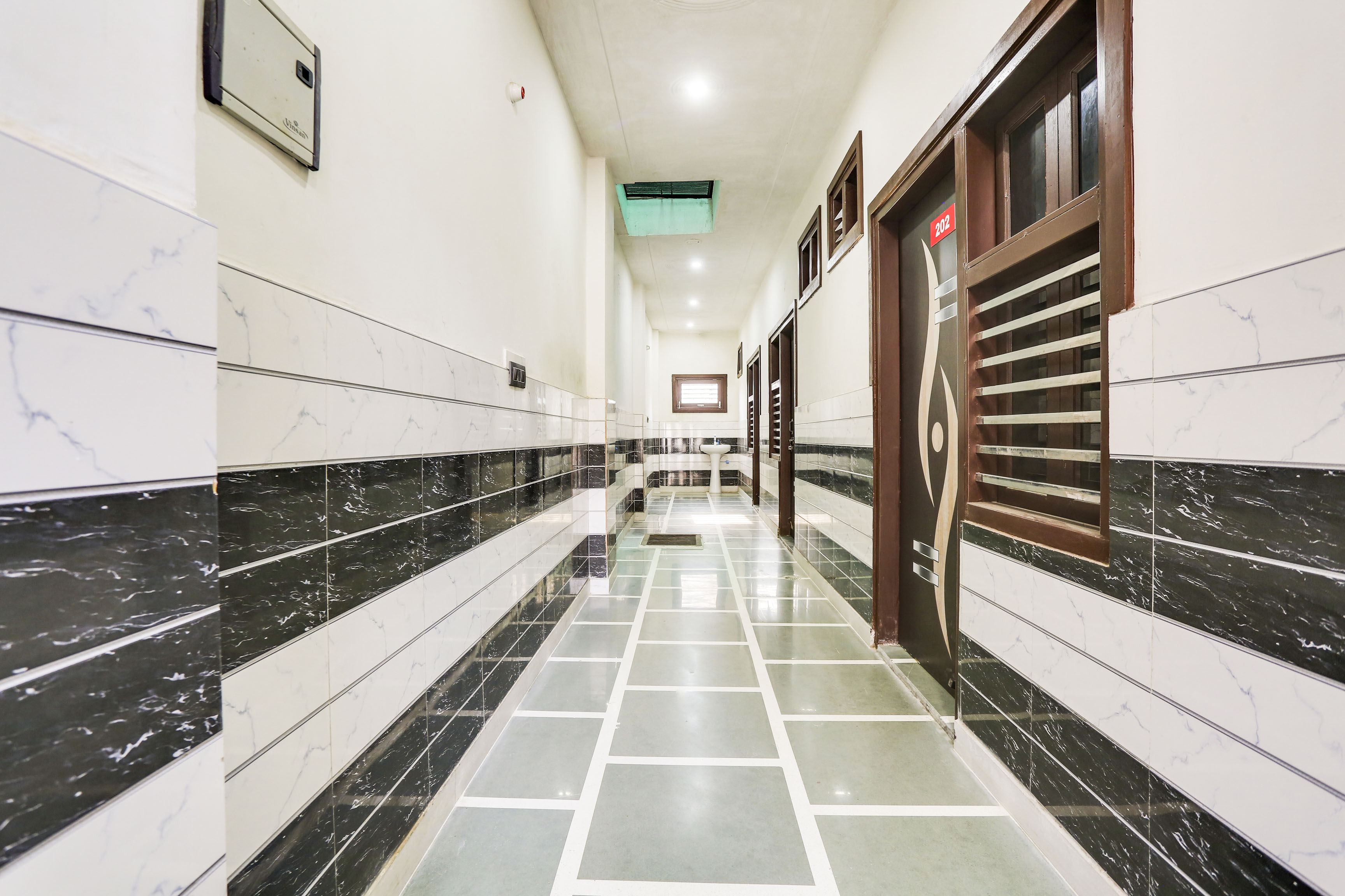 Hotel O Happy stay — 4-Star Luxury Hotel in Ghaziabad, India