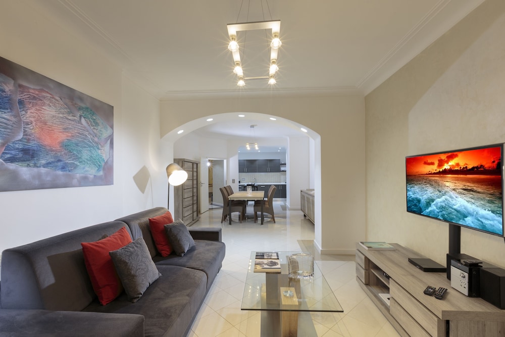 The Queen Luxury Apartments Villa Cortina — 4-Star Luxury Hotel in Luxembourg, Luxembourg