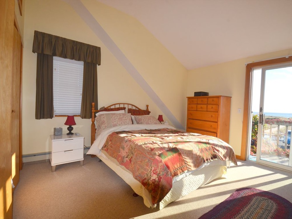 East Harbour Motel and Cottages - photo 12