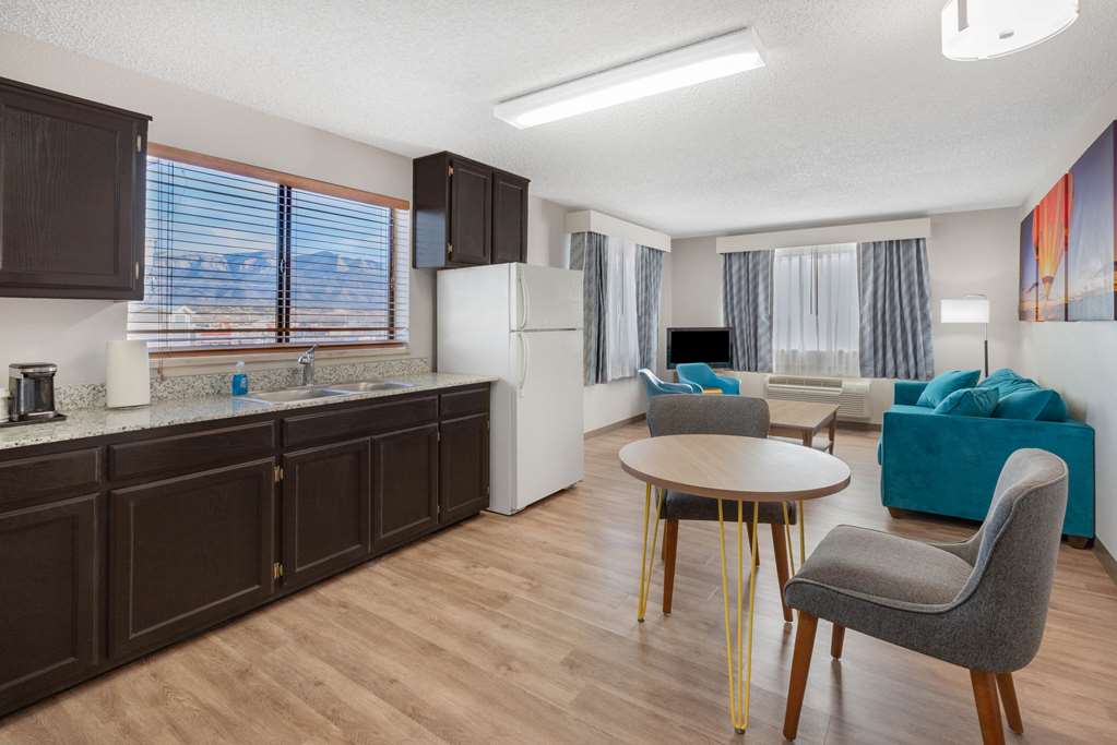 Days Inn by Wyndham Bernalillo - photo 16