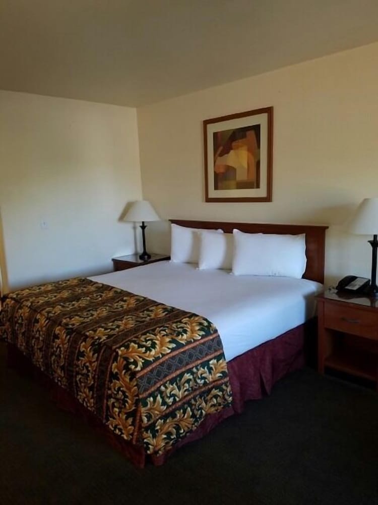 Premier Inns Metro Center - photo 11
