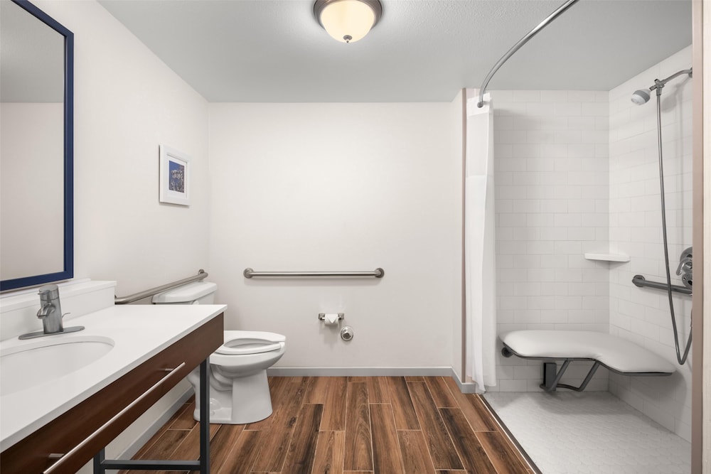 Hampton Inn & Suites Fresno - photo 21