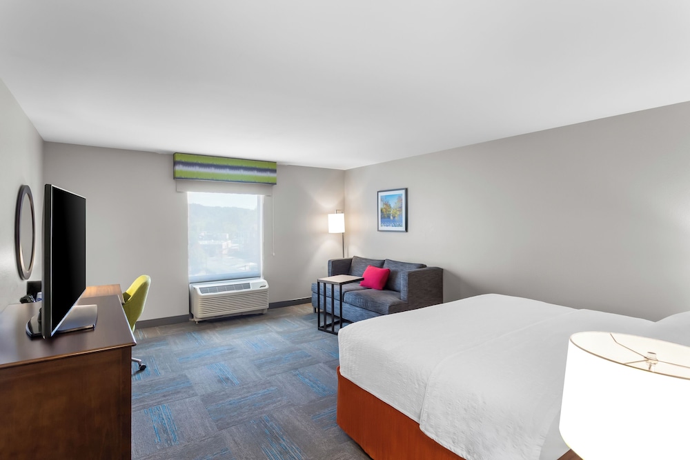 Hampton Inn Huntington University Area - photo 12