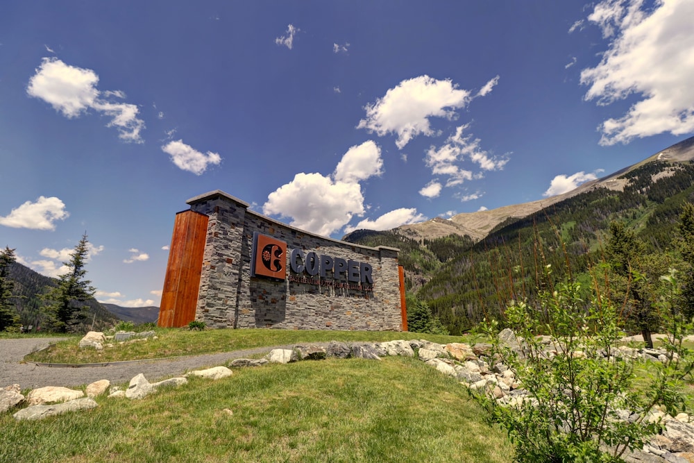Private Home With A Beautiful Mountain Vista Woods24 by RedAwning — 4-Star Luxury Hotel in Frisco, United States