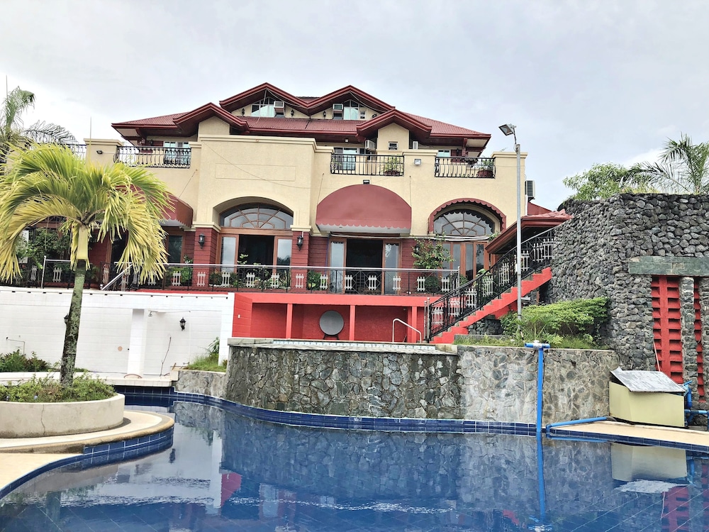 Ang Tahanan ni Aling Meding Hotel in San Pablo, Philippines