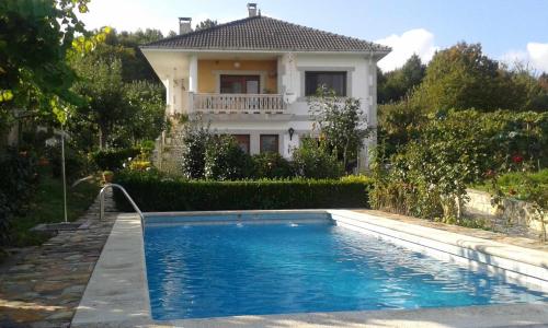 Villa con piscina en Pantòn Ribeira Sacra Galicia Ideal para familias — 4-Star Luxury Hotel in Panton, Spain