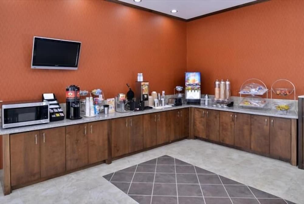 La Bonita Inn & Suites - photo 33