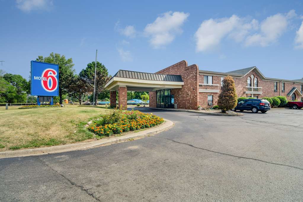 Motel 6 Waukegan IL - featured photo