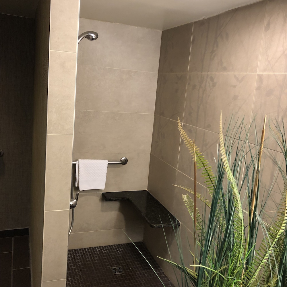 DoubleTree by Hilton Akron Fairlawn - photo 30