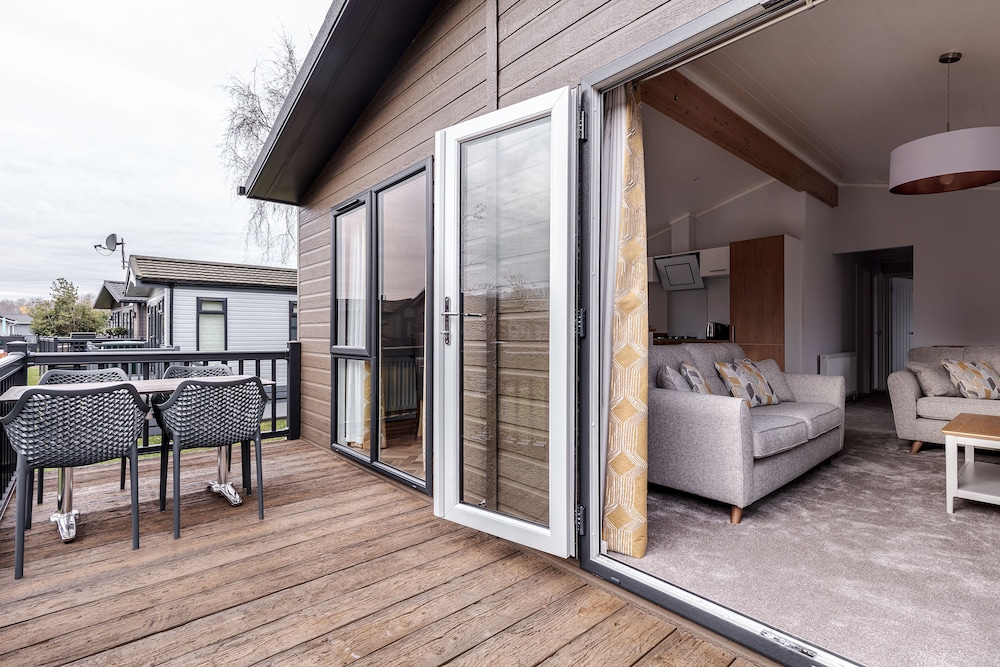 Roydon Marina Village — 4-Star Luxury Hotel in Harlow, United Kingdom