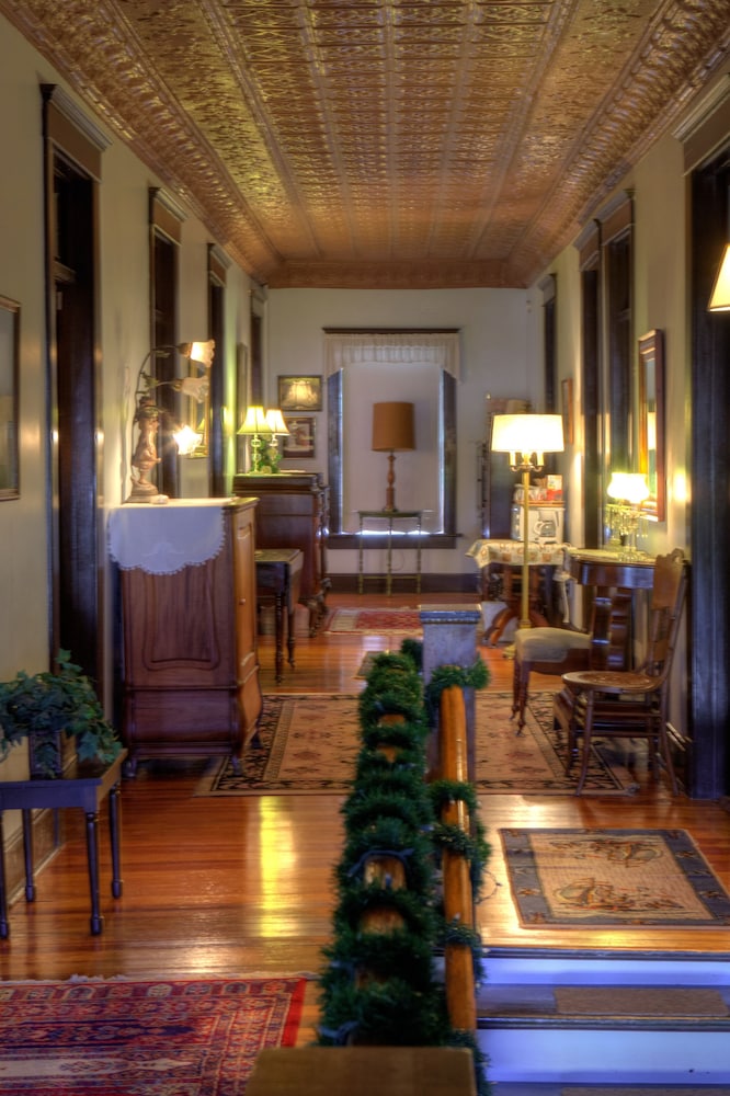 Inn of the Six Toed Cat - photo 28