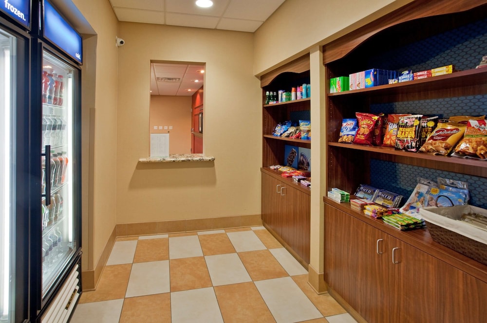 Hampton Inn & Suites Aberdeen - photo 28