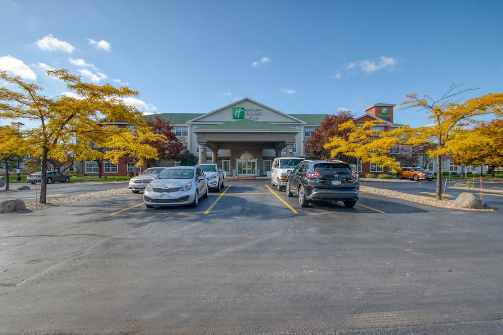 Holiday Inn Express Hotel & Suites Oshkosh by IHG - photo 79