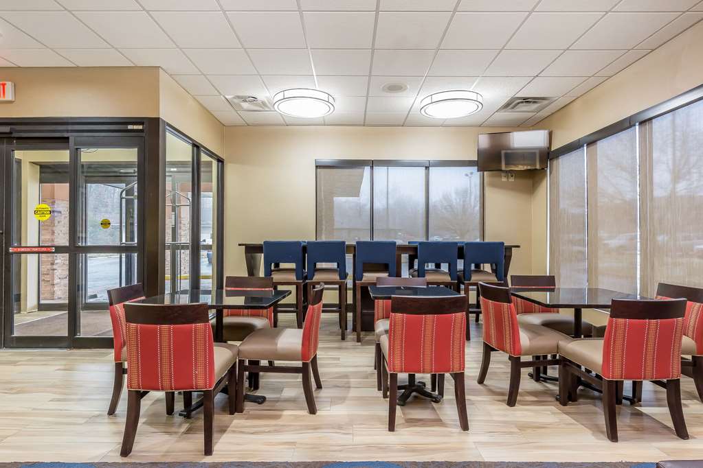 Comfort Inn Alton near I 255 - photo 35