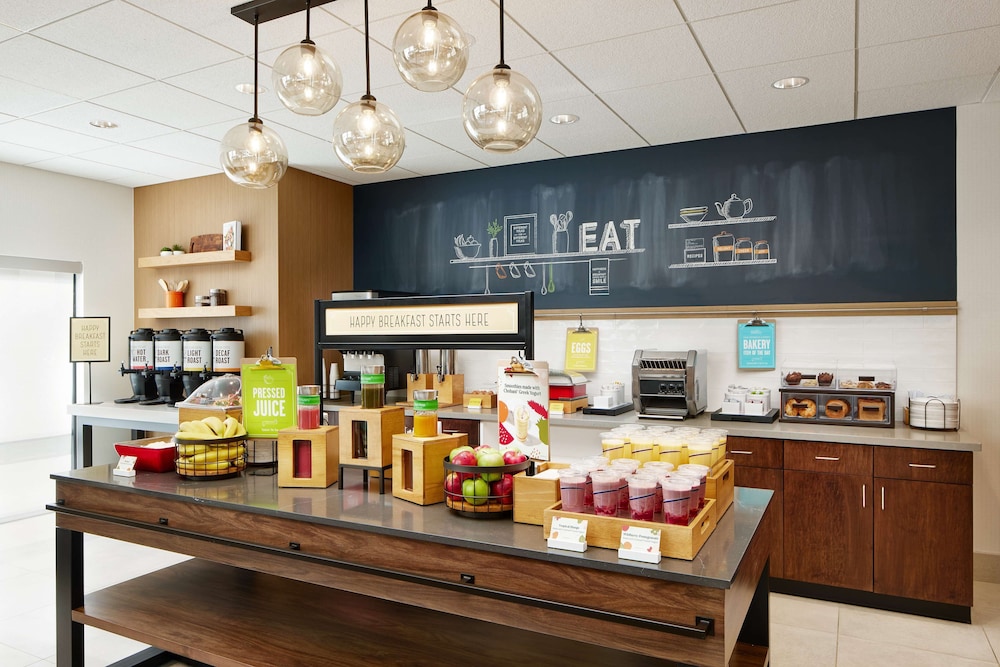Hampton Inn & Suites Franklin Indianapolis - photo 30