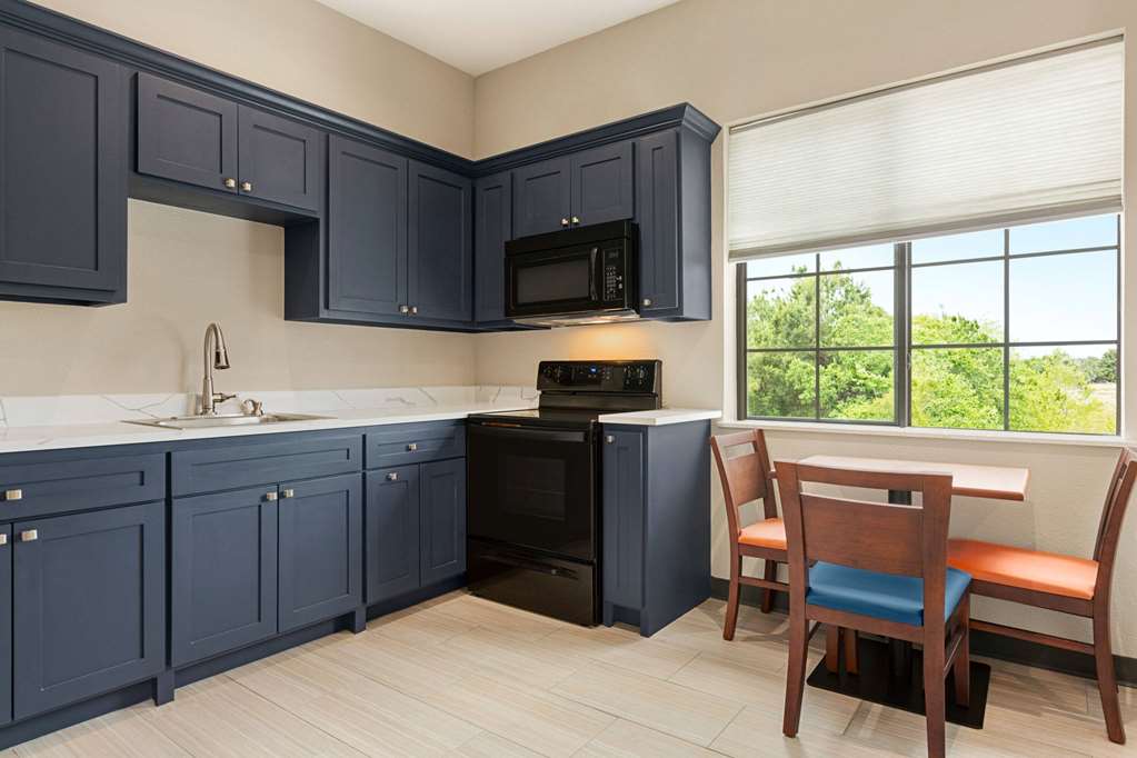 Days Inn & Suites by Wyndham Greater Tomball - photo 30