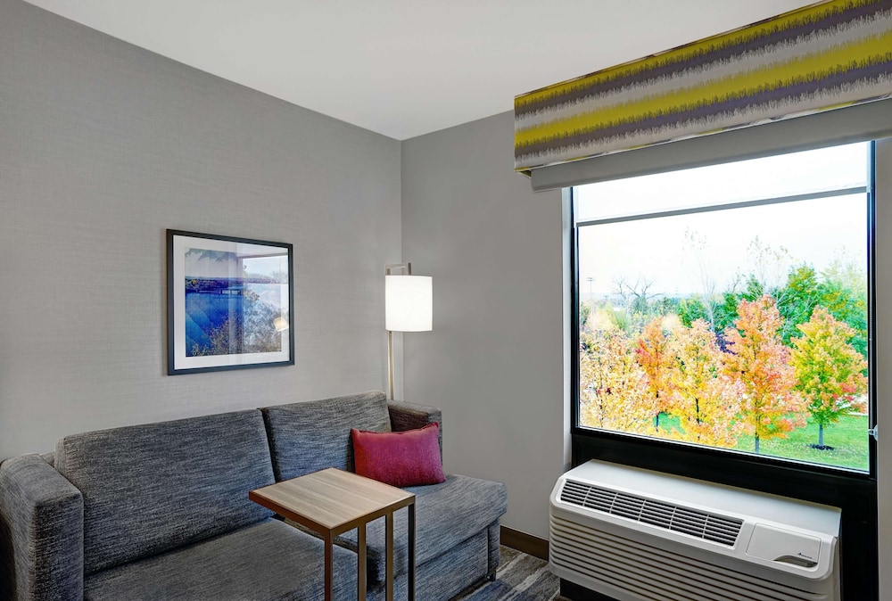 Hampton Inn Utica - photo 14