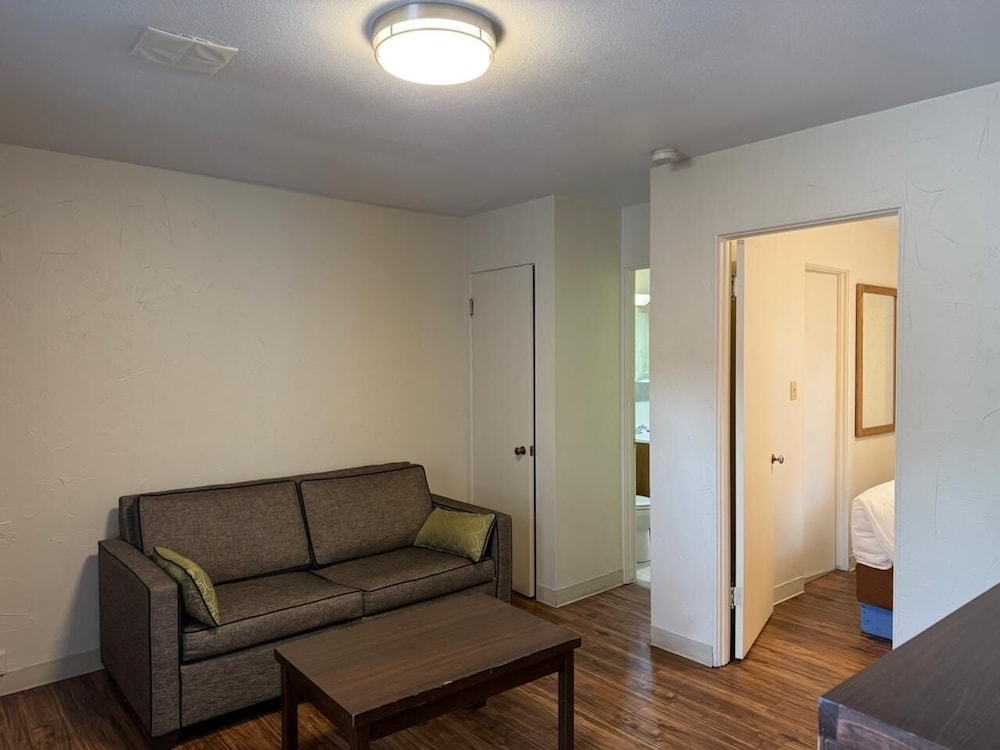 Sunrise Motor Inn - photo 27