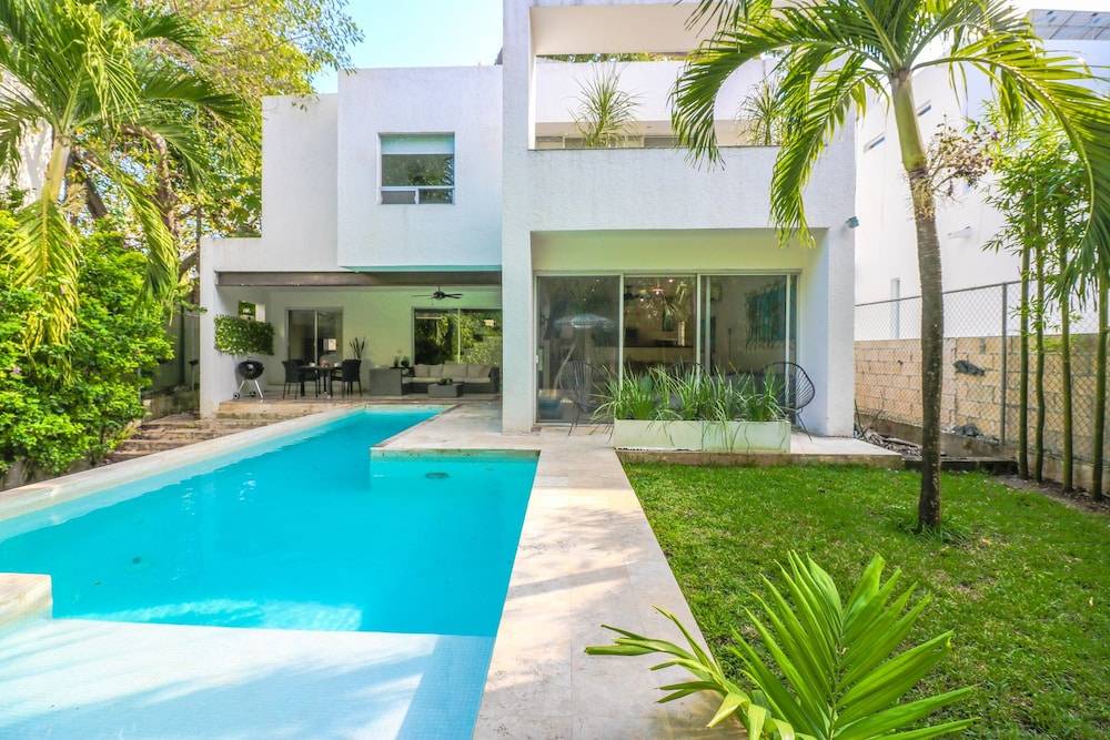 Villa Club Real 187 — 4-Star Luxury Hotel in Playa Del Carmen, Mexico