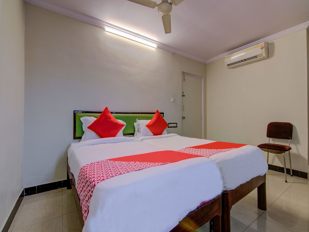 OYO 14323 Anupama Hotel — hotel in Visakhapatnam