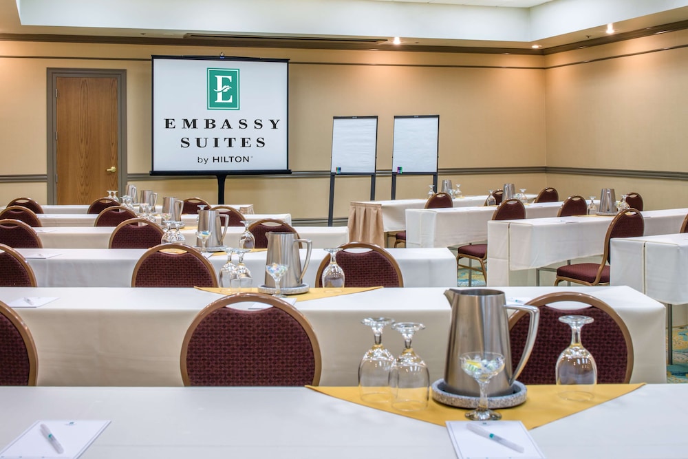 Embassy Suites by Hilton Seattle Tacoma International Airport - photo 56