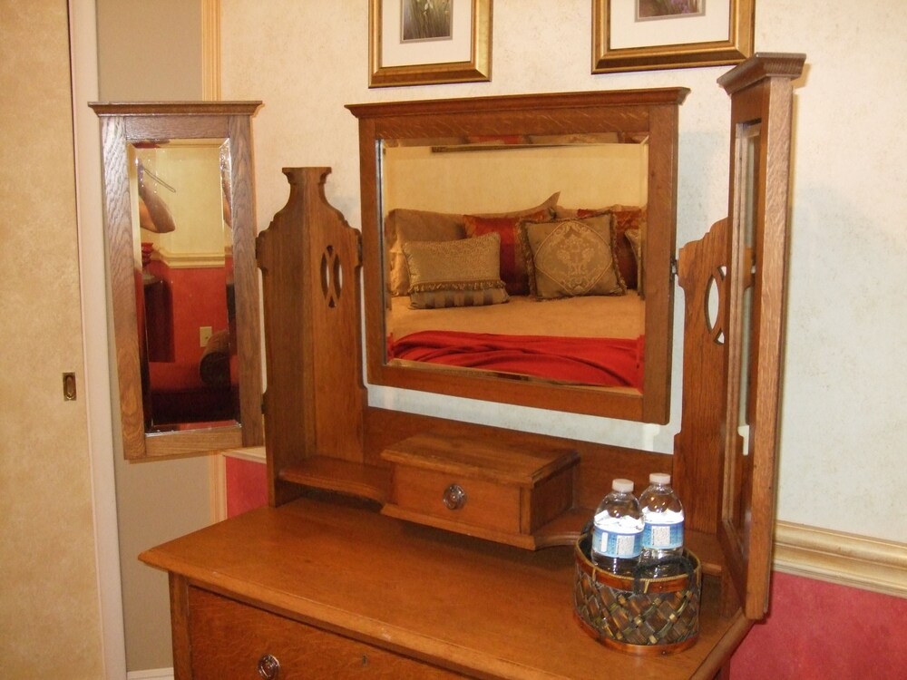 The Iron Gate Inn - photo 28