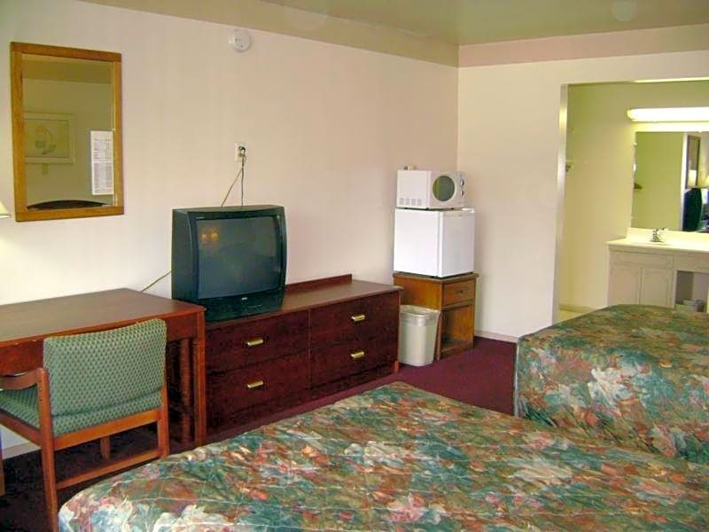 Tiffin Motel - photo 17