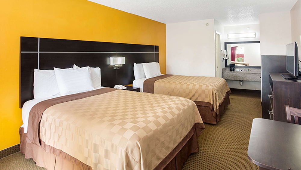 Magnuson Hotel Bradenton - photo 11