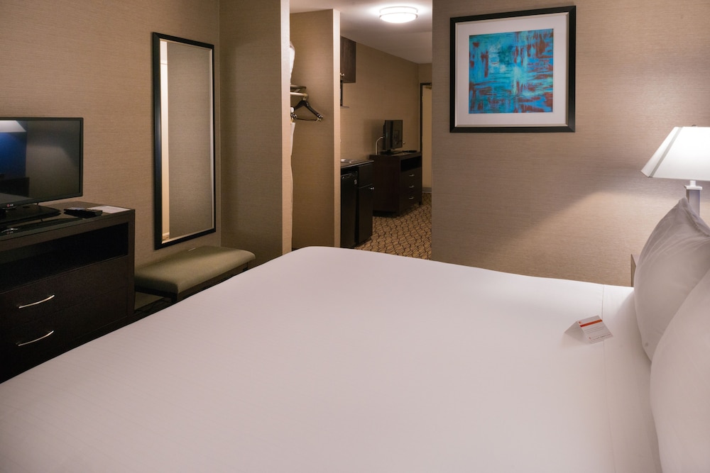 Holiday Inn Express & Suites Pasadena Los Angeles by IHG - photo 3