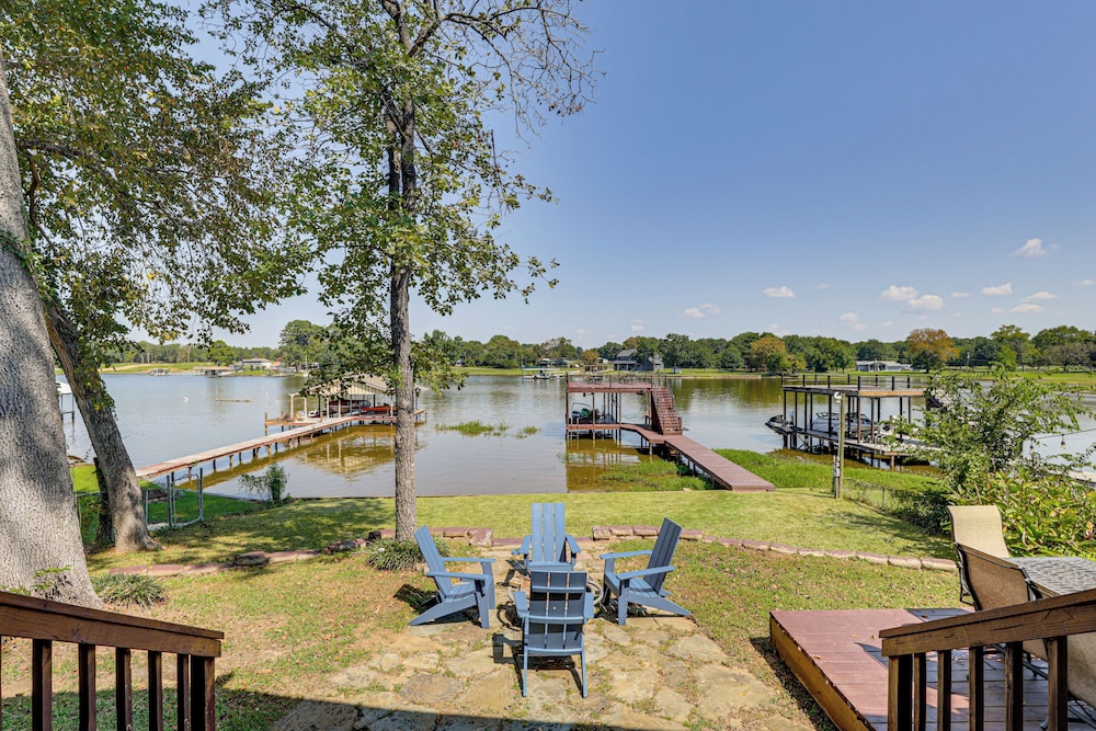 Lakefront Escape w Game Room & Dock in Mabank — hotel in Mabank