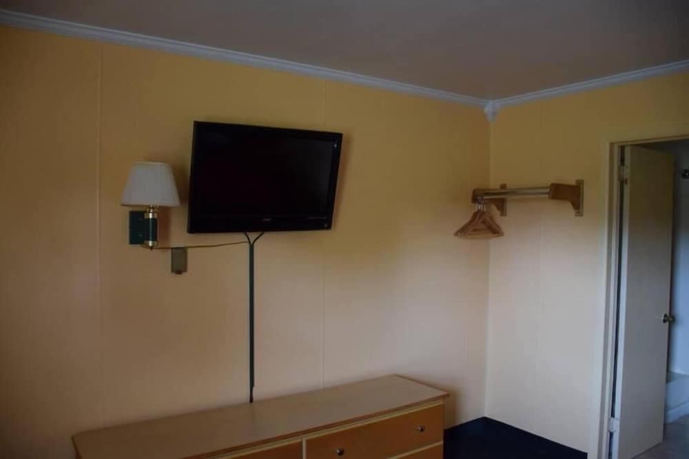 Relax Inn Elmira - photo 16