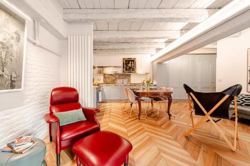 Deluxe Suite Fine Art Historic Centre — 4-Star Luxury Hotel in Bologna, Italy