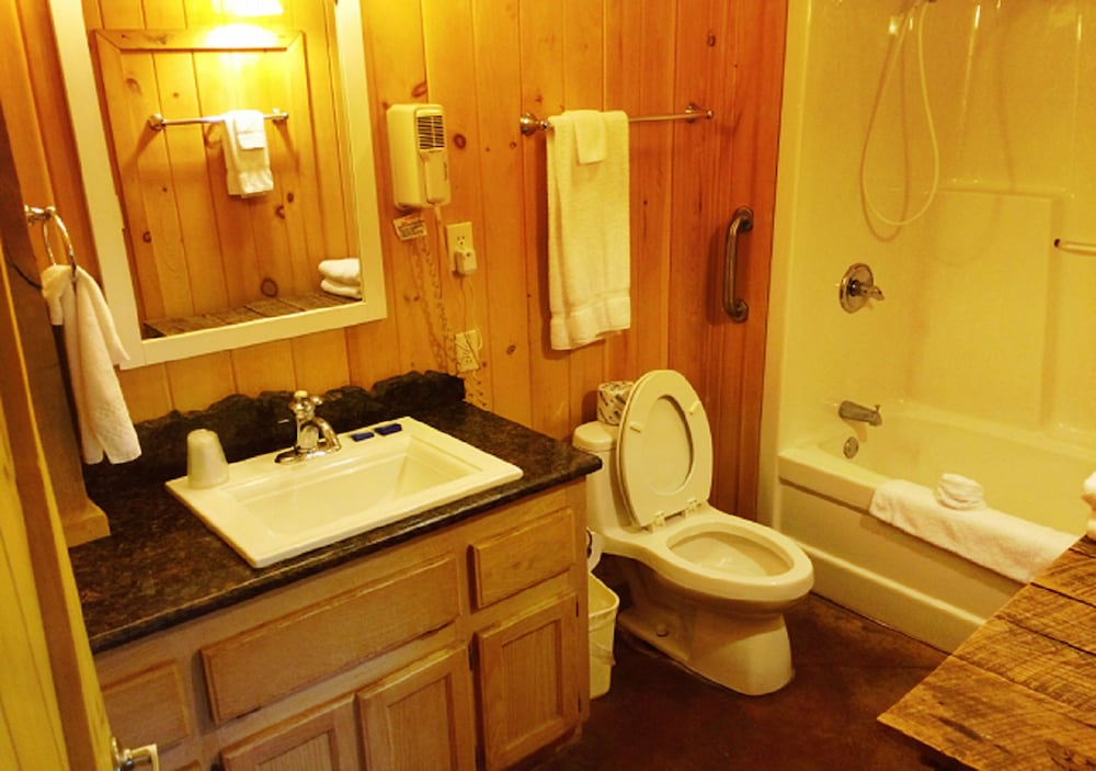 The Smokehouse Lodge and Cabins - photo 10